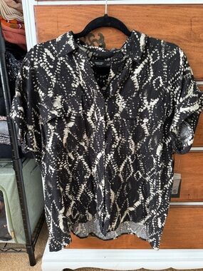 Simply Vera Vera Wang Black and Cream Snake Print Button-Down Shirt